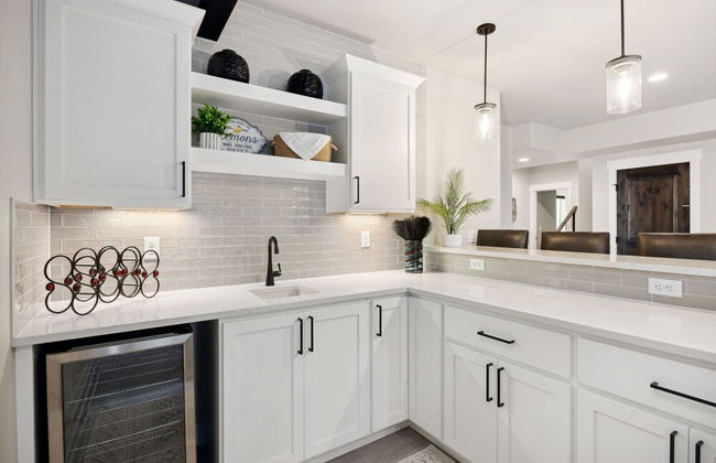 Upscale Waterfront Estate With Mountain Sunset Views - Foto 11