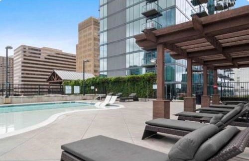 Buckhead High-Rise Retreat with Pool & Balcony - Foto 37