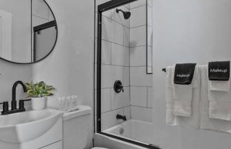 Brick and Modern on Miami St By StayLage - Foto 11