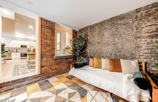 Bohemian Vieux Quebec Two Bedroom - Photo 18