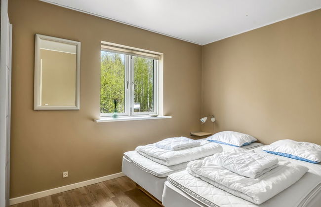 "Ellie" - 300m from the sea - Photo 15