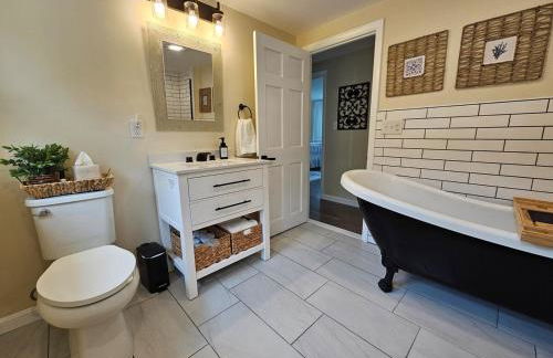 Stay a While in Niantic, Comfort by the Coast - Foto 21