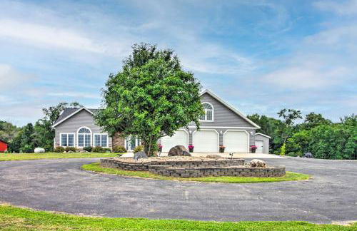 Quiet Retreat with Kayak and Patio, Walk to Lake! - Foto 25