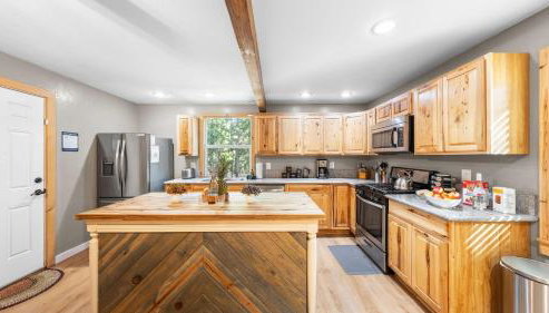 Sweet Pine Deck + Hot Tub, Cozy Modern Interior Close to Ski Resort! - Foto 4, Other