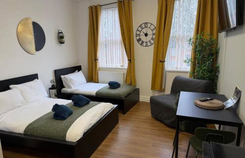 City-Centre Studio · Self-Contained · Sleeps 3 - Foto 1