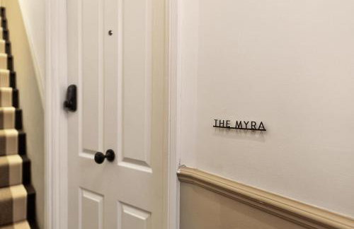 Stunning 2 Bedroom Apartments - City Centre Location, Free WiFi, Free Parking, Spacious Accommodation, Comfort and Style, Freshly Rennovated - Foto 19