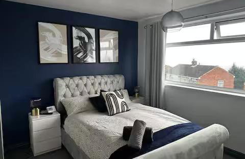 Luxurious Three-Bedroom Family Home with Free Parking - Foto 6