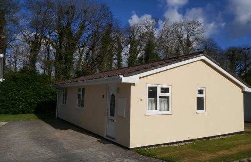 Light and bright 3 bedroom bungalow in Cornwall - Photo 2