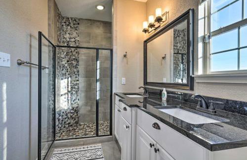 Peaceful Atascosa Home with Balcony and Deck! - Foto 15