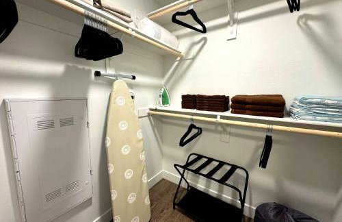 Modern Retreat 10 Min from Disneyland With Pool & Gym - Foto 4