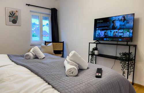 KUELhome - STYLISCHE ZENTRALE WOHNUNG MIT KÜCHE UND PARKPLATZ IN SEITENSTRAẞE - Foto 1