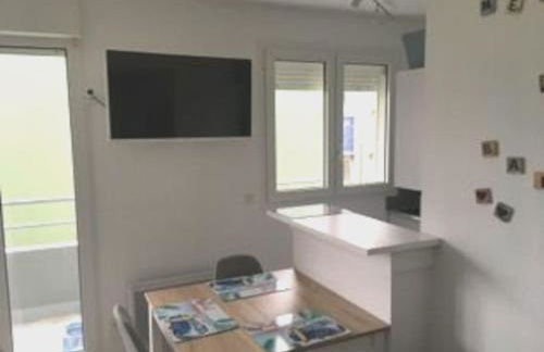 Trimaran Studio 10 mètres de la plage avec balcon/terrasse - Foto 8