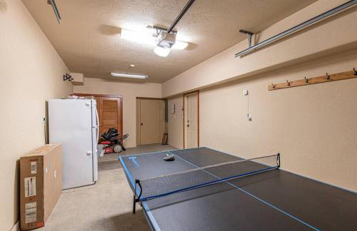 HotTub-Elkpoint-True Ski In Ski Out Family &Pet Friendly - Photo 57
