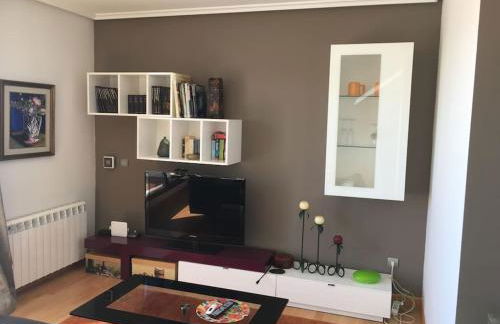 Atico, Piscina, AC, WI-FI y Parking Gratis, Gran Terraza, VUT 47-79 - Foto 6