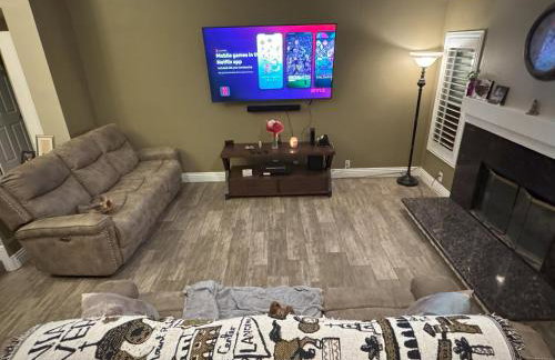 Riverside Views & Pool Retreat - Foto 24