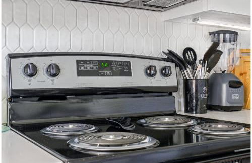 Your Inner-City Sanctuary: 3BR2BA Near Riverwalk - Foto 16