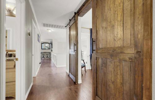 Tropical 4BR Oasis with Pool and Jacuzzi Near Strip - Photo 28