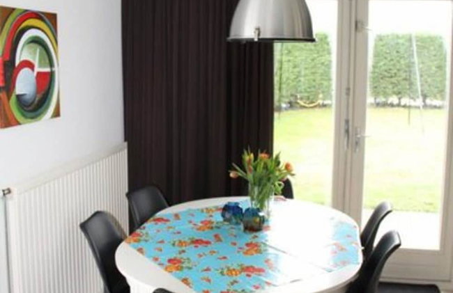 Appealing Bungalow With Garden - Photo 53