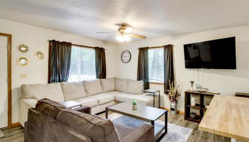 Near Lakes Updated Family Home with Deck in Cushing - Foto 2