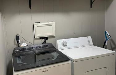 Charming Cottage with Fenced Backyard Pet Friendly - Foto 29