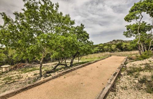 Ladera Wimberley Estate on 13 Acres with Hot Tub - Foto 32