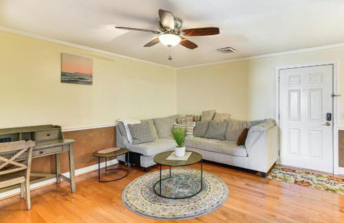 Walk to Waterfront Cozy Fall River Condo - Foto 5