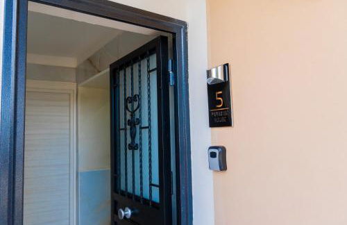 Paradise House - Photo 3