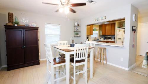 SUNNY DAZE Walk to Beach 2 Decks Pet Friendly Has a Mini Bar - Foto 2