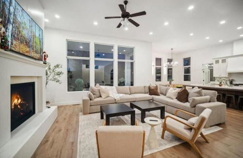 Luxe Family Retreat with Private Pickleball a Large Swim Spa indoor Movie Theatre 2 Outdoor Firepits a Home Gym and more - Foto 2