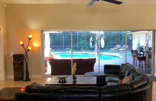 Tiki Paradise House & pool - 10 min to Beach! - Foto 3