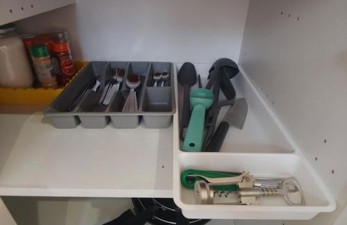 Self Contained, Double Bed Studio, private kitchen, private Bath, Walking distance to Harry Potter - Foto 32