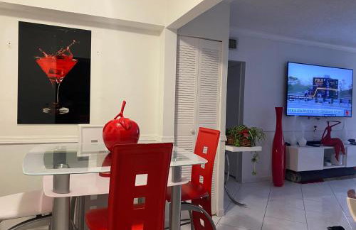 Beautiful House 7 min from Miami Airport w FREE parking - Photo 7