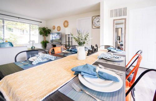 Beautiful Light-filled Farmhouse w swing & slide - Foto 2