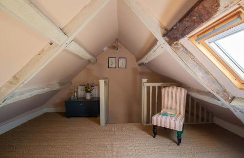 Gleneda Cottage - a renovated, traditional Cotswold cottage full of charm with fireplace and garden - Photo 43