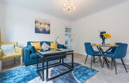 OPK STAYS - Stylish 2 bed Coventry train Station Apt, City Centre, Sleeps 4, FREE Parking, Free Netflix - Foto 5