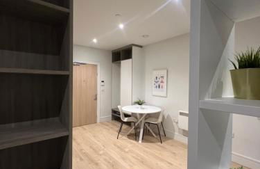 Voyager Haus Apartments, EV Charging Stations, London Heathrow Airport, LHR, Terminal 4, RE-Energise & GO - Foto 24