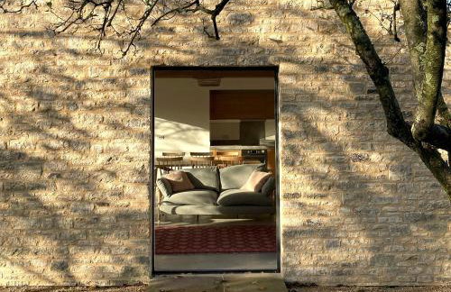 High Cogges Farm Holiday Cottages - The Cart Shed - Photo 22