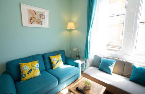 Stylish Apartment in Edinburgh 5 beds 3 Bedrooms - Photo 1