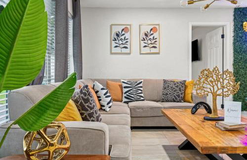 Waterfront Oasis Escape with 7 Seats Hot Tub! - Foto 16