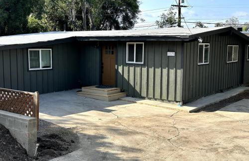 Freshly Renovated Family Home with Game Room, AC, King Bed, Luxury Bathroom - Foto 27