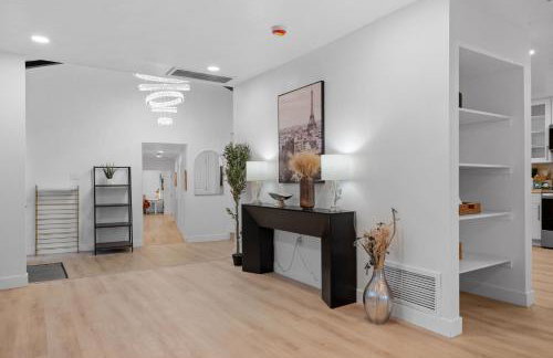 Entire Private Home with 4 Bedrooms 3 Bathrooms, Big Yard, View, , King Bed, 10 Parking, Available Now - Foto 45