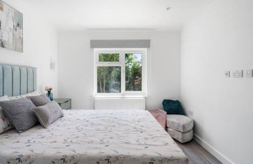 Newly Refurbished 2 Bed Flat - Photo 46