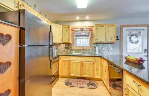 Cozy North GA Cabin 3BR3BA, Fire Pit & Game Rm - Foto 7