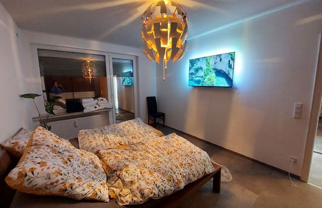 Modern Apartment With Balcony - Photo 2