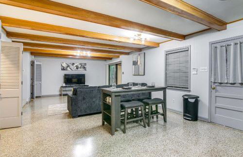 Walk to Graceland Spacious Memphis Home! - Foto 6