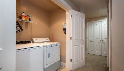 Lakeside Escape with Hot Tub - Foto 4