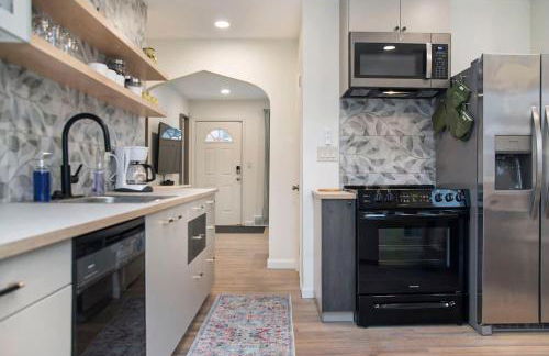 Adorable 2BR Hot Tub Close to Attractions - Foto 18