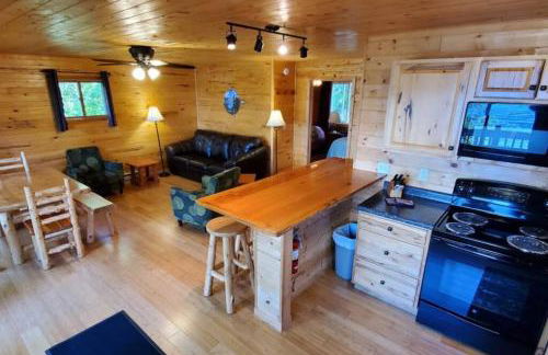 Lakeside 2 Bedroom Wolf's Den Cabin On Kab - Foto 3
