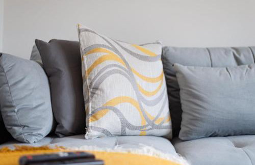 Whitehill - 3-Bed Home from Home, Sleeps 7, Great for Groups & Workers, FREE Parking & Netflix - Hosted by Stay Host Save - Photo 25