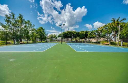 Luxury Condo at Cape Harbour Marina, Water Views! - Foto 50